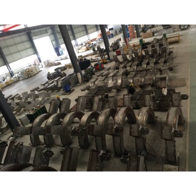Special pipe support and hanger